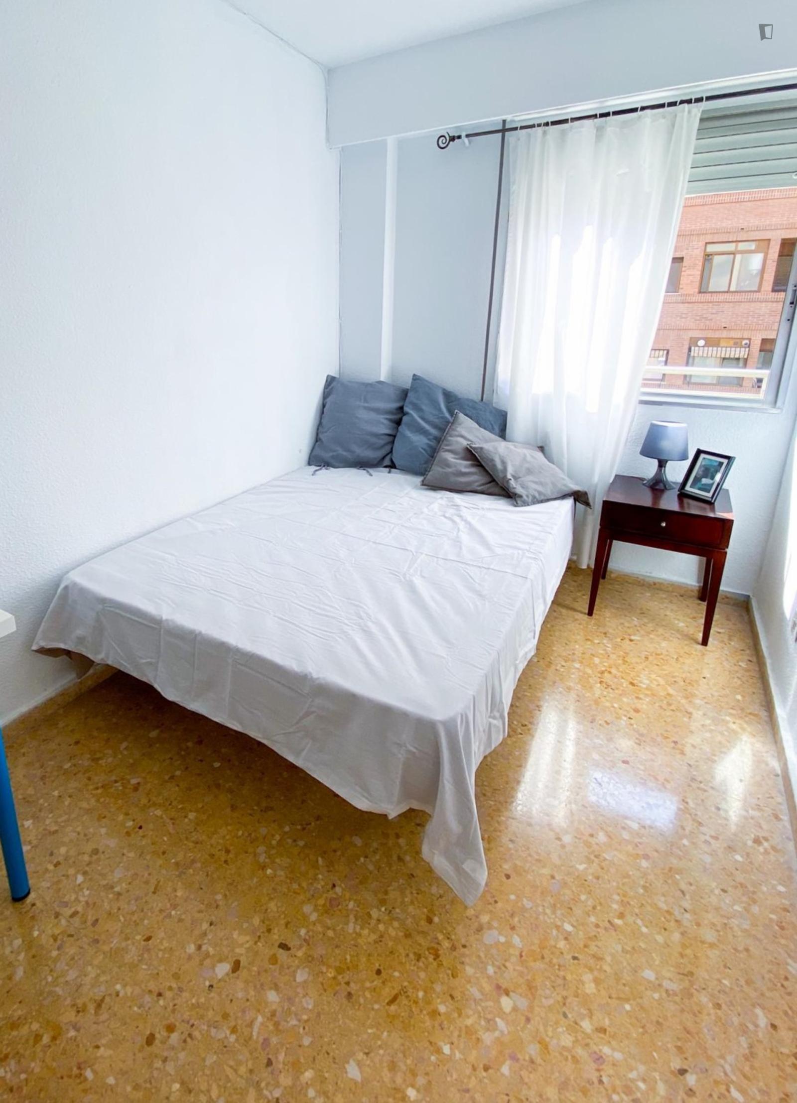 Comfy Double Bedroom Steps From Camp De Mestalla - Comfy double bedroom steps from Camp de Mestalla - Gallery - 1