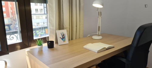 Bright single bedroom near the Colón metro