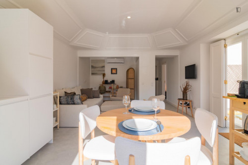Cozy 1-Bedroom Apartment in Sunny Estoril