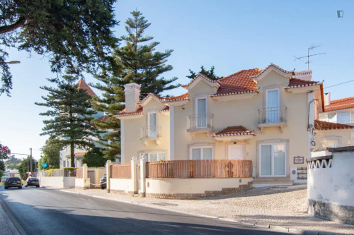 Cozy 1-Bedroom Apartment in Sunny Estoril