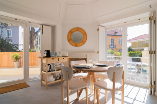 Cozy 1-Bedroom Apartment in Sunny Estoril