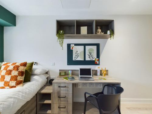 Crown Place - Gallery - 54
