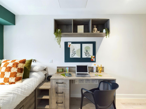 Crown Place - Default