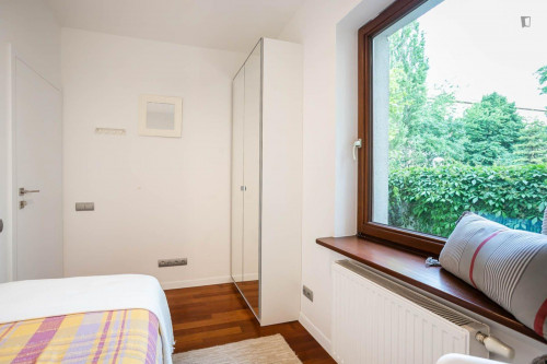 Room in a 2-room flat near Metro Wilanowska subway, close to Lazarski University