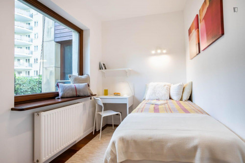 Room in a 2-room flat near Metro Wilanowska subway, close to Lazarski University