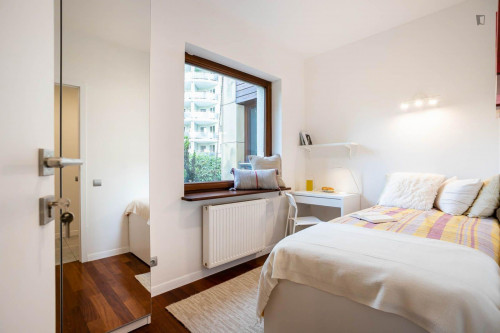 Room in a 2-room flat near Metro Wilanowska subway, close to Lazarski University