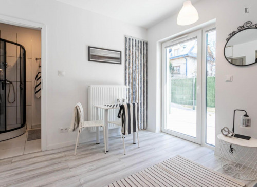Studio with garden 25 minutes Warsaw's center, close to SWPS University - Gallery - 5