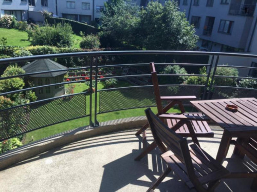 Bright 2-Bedroom apartment with terrace, near Meiser Station