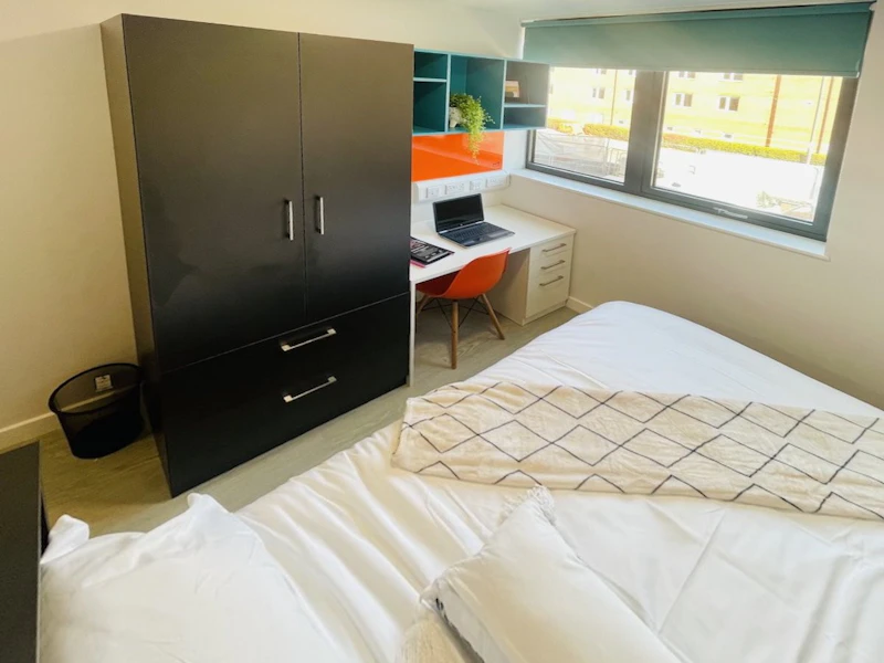  9 Bed Top Floor Ensuite  -  Northgate House  - Gallery -  1