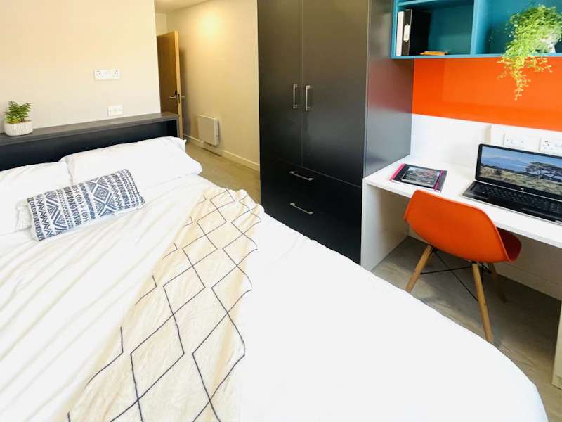  9 Bed Top Floor Ensuite  -  Northgate House  - Gallery -  4