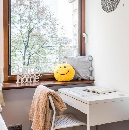 Room for girl near Metro Wilanowska subway station, close to Lazarski University