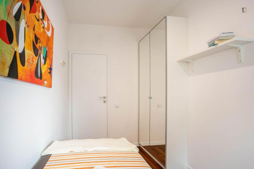 Room for girl near Metro Wilanowska, close to Lazarski University
