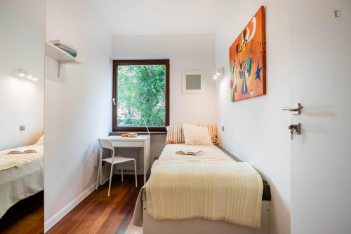 Room for girl near Metro Wilanowska, close to Lazarski University