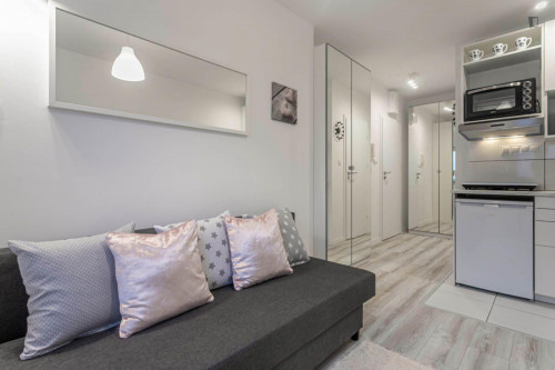 Studio flat 25 minutes to Warsaw's center, close to SWPS University