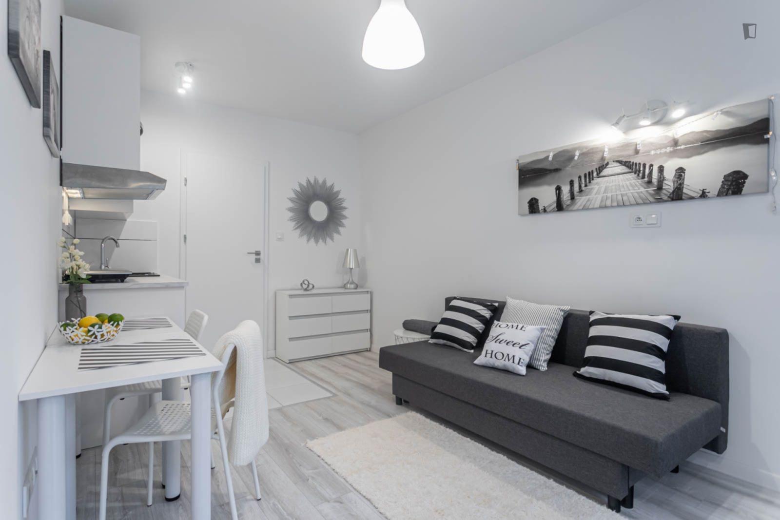 Studio Flat With Balcony,25 Minutes To Warsaw's Center, Close To SWPS University - Studio flat with balcony,25 minutes to Warsaw's center, close to SWPS University - Gallery - 1