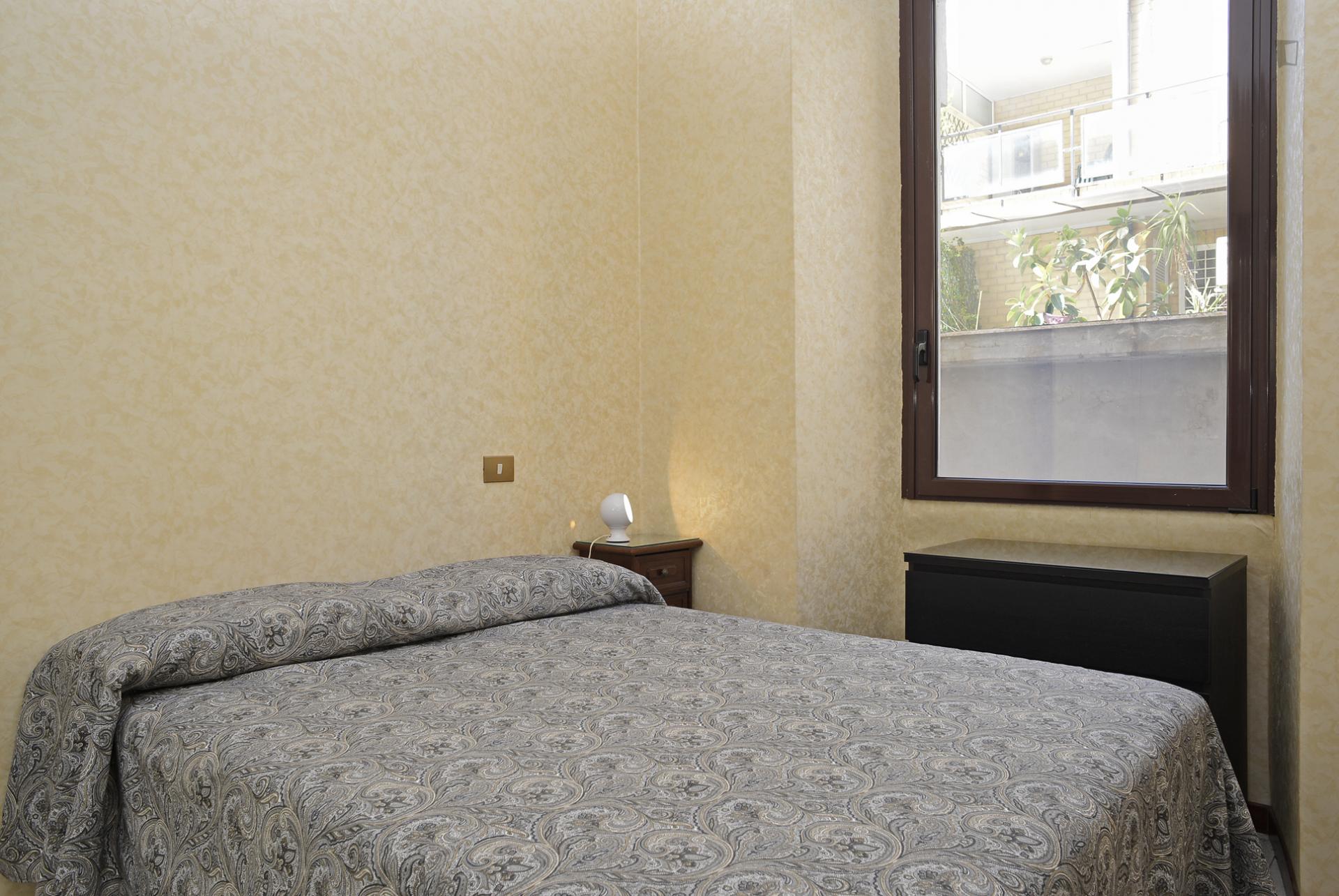 Pleasant double bedroom in proximity of Istituto Europeo di Design