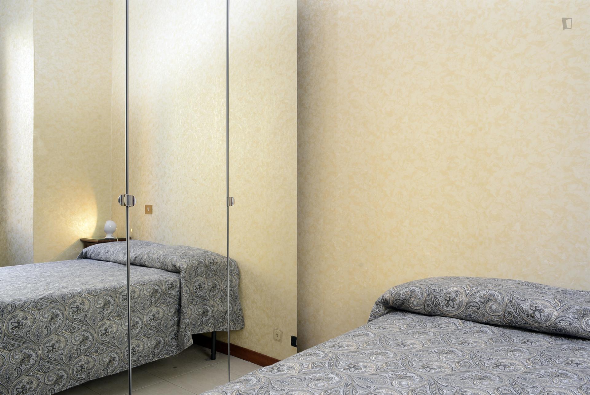 Pleasant double bedroom in proximity of Istituto Europeo di Design