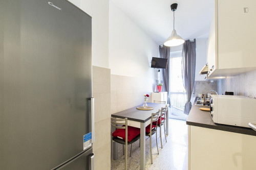 Spacious double bedroom in a 3-bedroom apartment near Parco Monte Stella