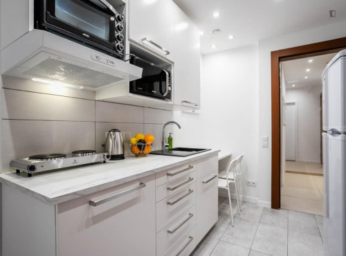 Single room for a girl near Metro Wilanowska subway, close to Lazarski Universit