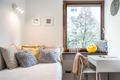 Single room for a girl near Metro Wilanowska, close to Lazarski University