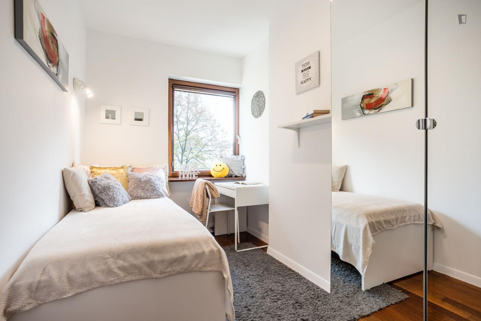 Single Room For A Girl Near Metro Wilanowska, Close To Lazarski University - 1