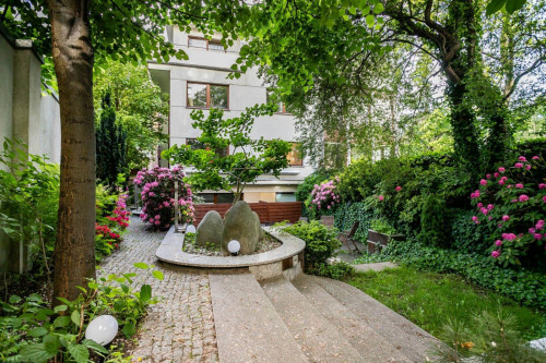 Spacious room F near Metro Wilanowska subway, close to Lazarski University