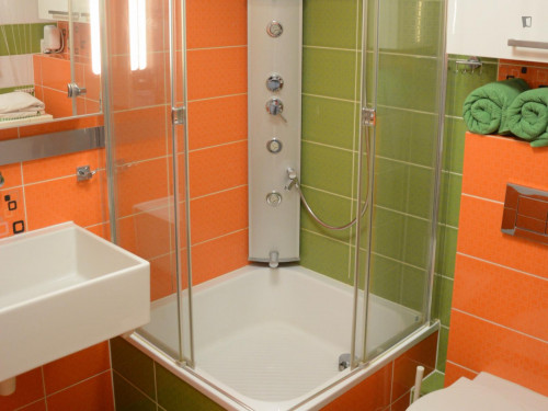 Spacious room F near Metro Wilanowska subway, close to Lazarski University