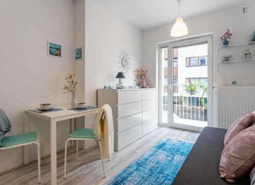 Studio flat 25 minutes to Warsaw's center, close to SWPS University