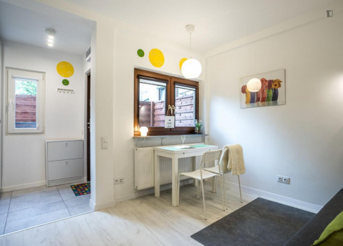 Studio flat near Metro Wilanowska subway station, close to Lazarski University