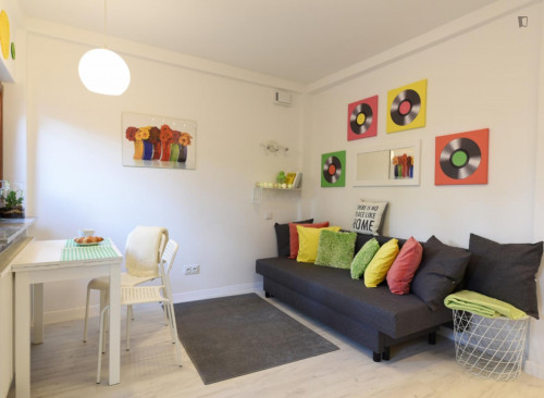 Studio flat near Metro Wilanowska subway station, close to Lazarski University