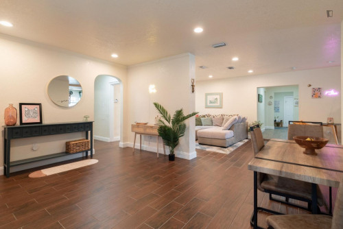 Bright Double Bedroom close to Stetson University College of Law