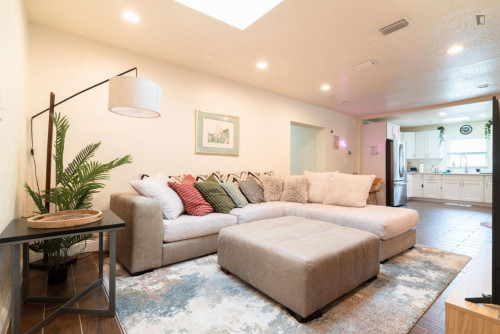 Bright Double Bedroom close to Stetson University College of Law