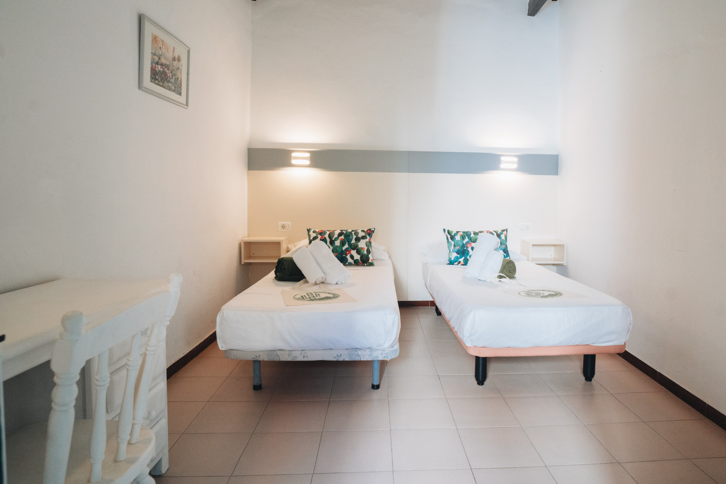 Twin Room – No Window - Sustainable Coliving and Coworking Oasis with Cultural Immersion in San Sebastian de La Gomera House - Gallery - 13