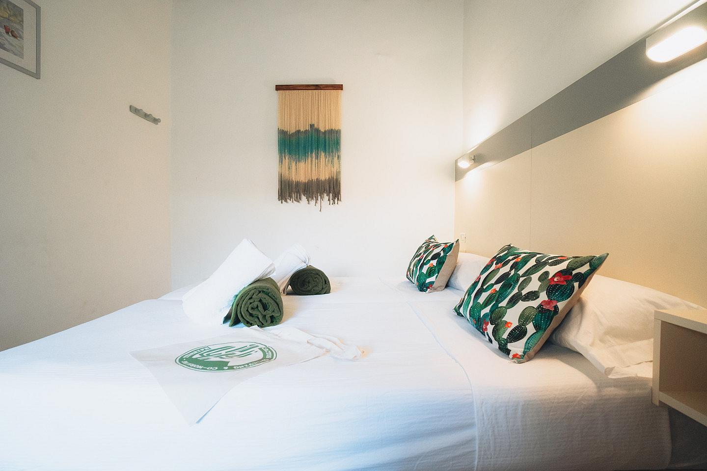 Twin Room – No Window - Sustainable Coliving and Coworking Oasis with Cultural Immersion in San Sebastian de La Gomera House - Gallery - 16