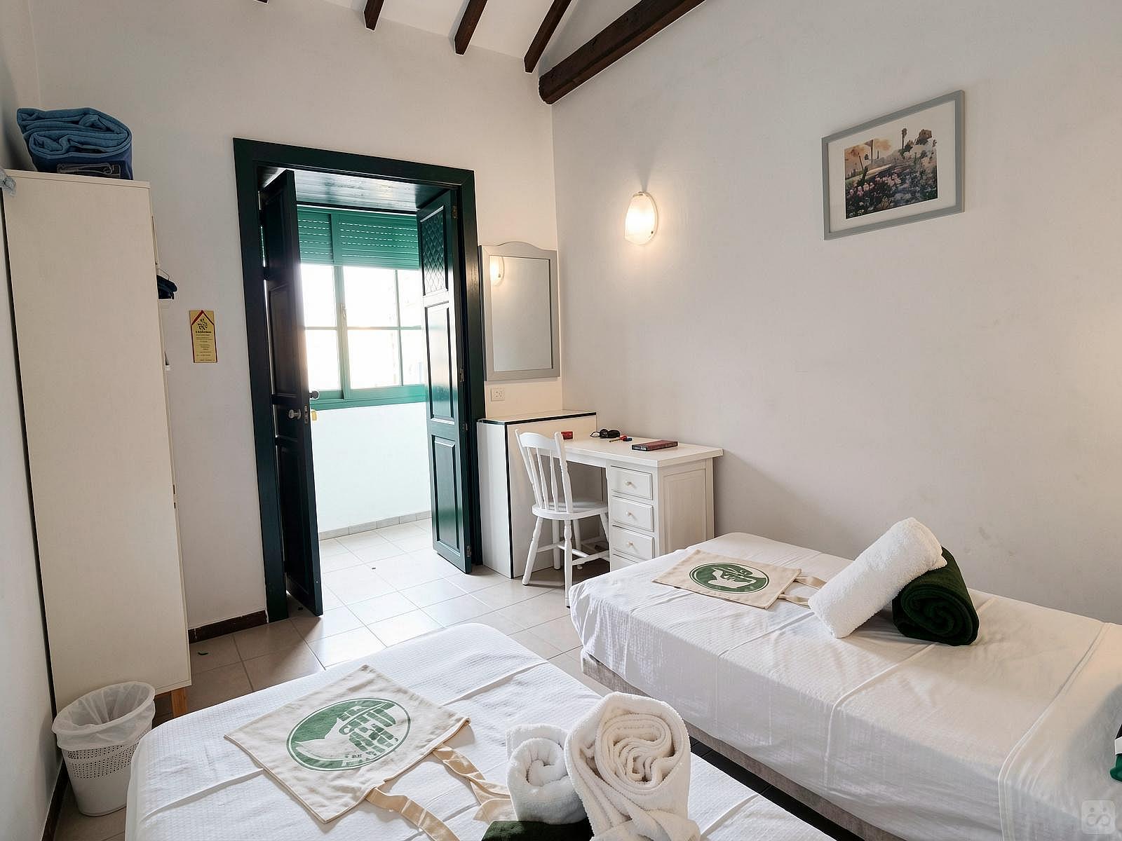 Twin Room – No Window - Sustainable Coliving and Coworking Oasis with Cultural Immersion in San Sebastian de La Gomera House - Gallery - 24