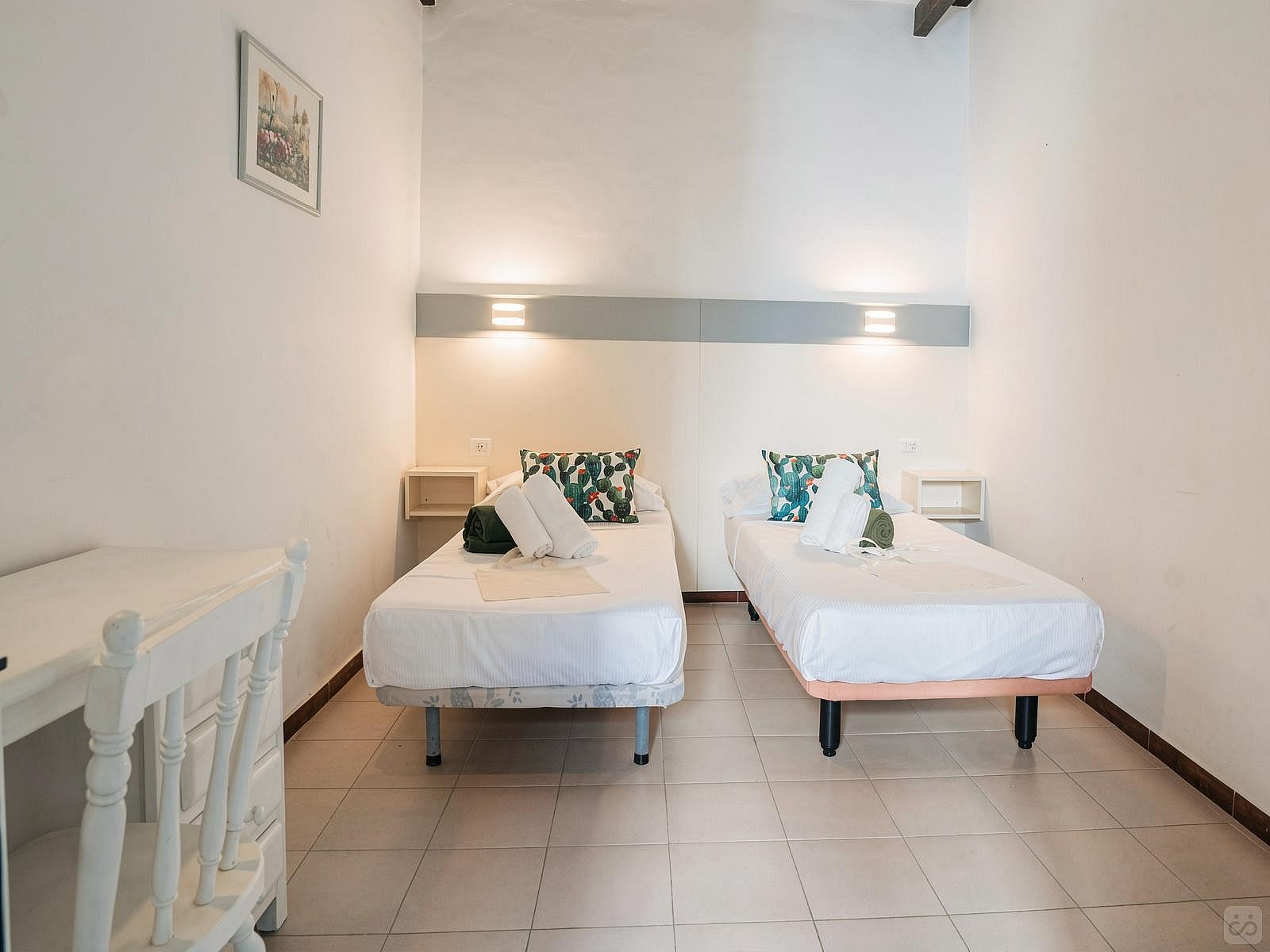 Twin Room – No Window - Sustainable Coliving and Coworking Oasis with Cultural Immersion in San Sebastian de La Gomera House - Gallery - 23