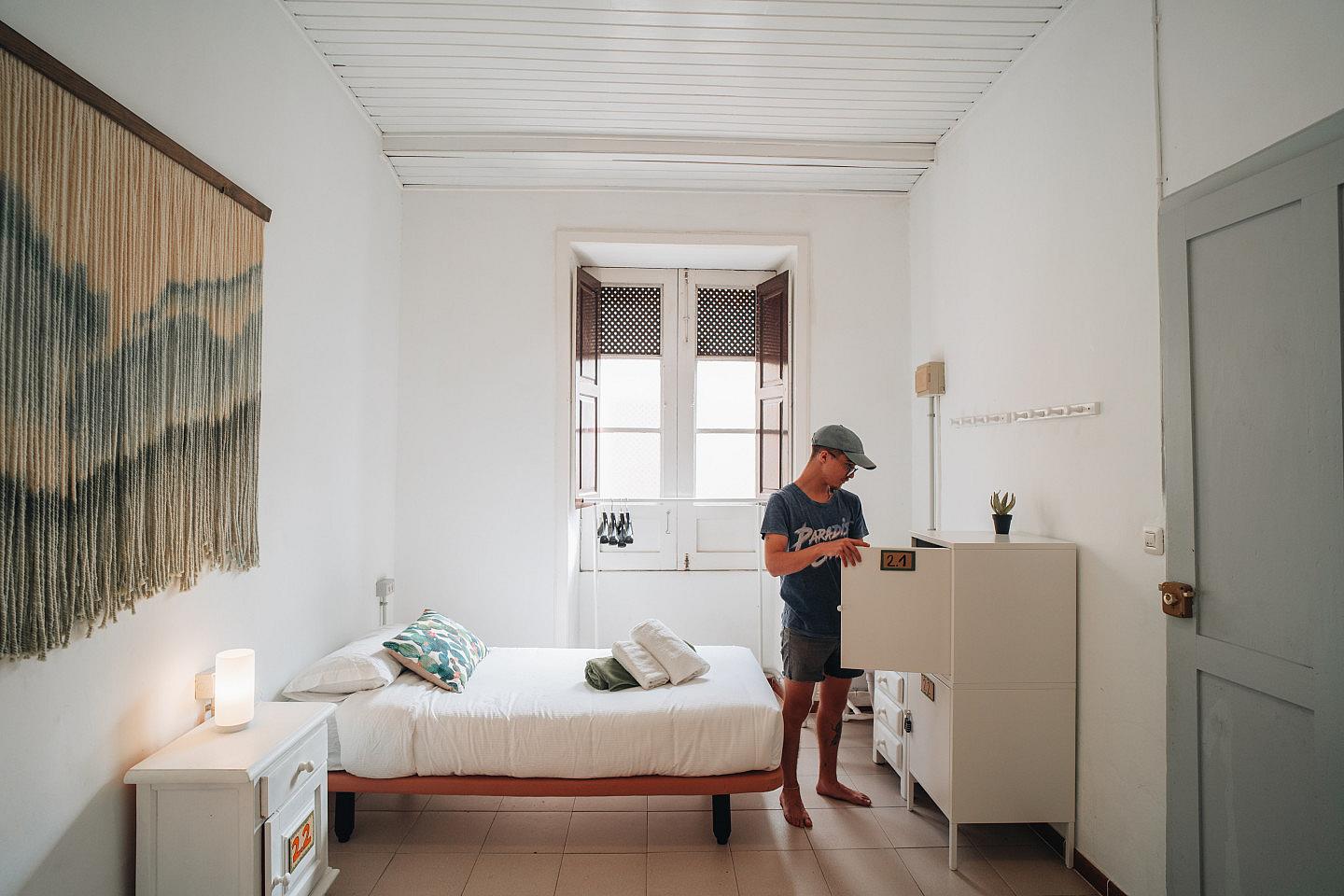 Bed In A 2-Bed Males Only Room - Sustainable Coliving and Coworking Oasis with Cultural Immersion in San Sebastian de La Gomera House - Gallery - 22
