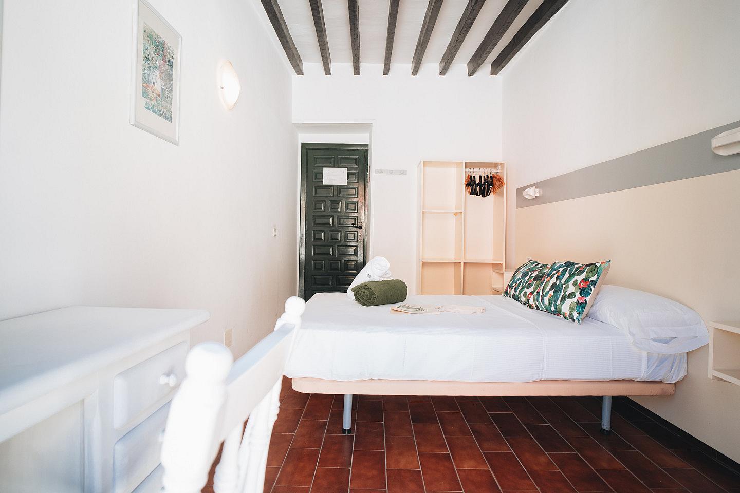 Double Room (double Bed) – Window - Sustainable Coliving and Coworking Oasis with Cultural Immersion in San Sebastian de La Gomera House - Gallery - 21