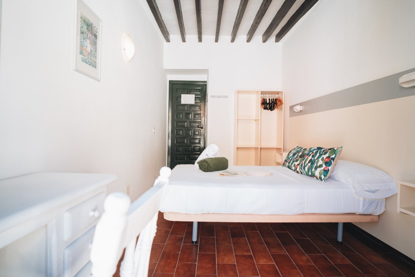 Double Room (double Bed) – Window - Sustainable Coliving and Coworking Oasis with Cultural Immersion in San Sebastian de La Gomera House - Gallery - 3