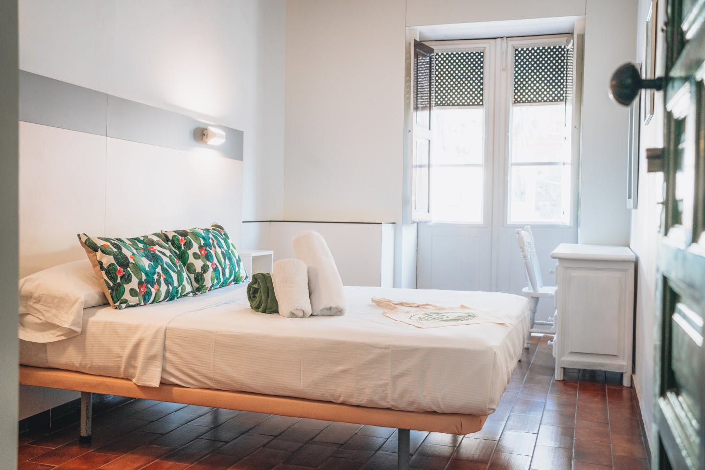 Double Room (double Bed) – Window - Sustainable Coliving and Coworking Oasis with Cultural Immersion in San Sebastian de La Gomera House - Gallery - 2