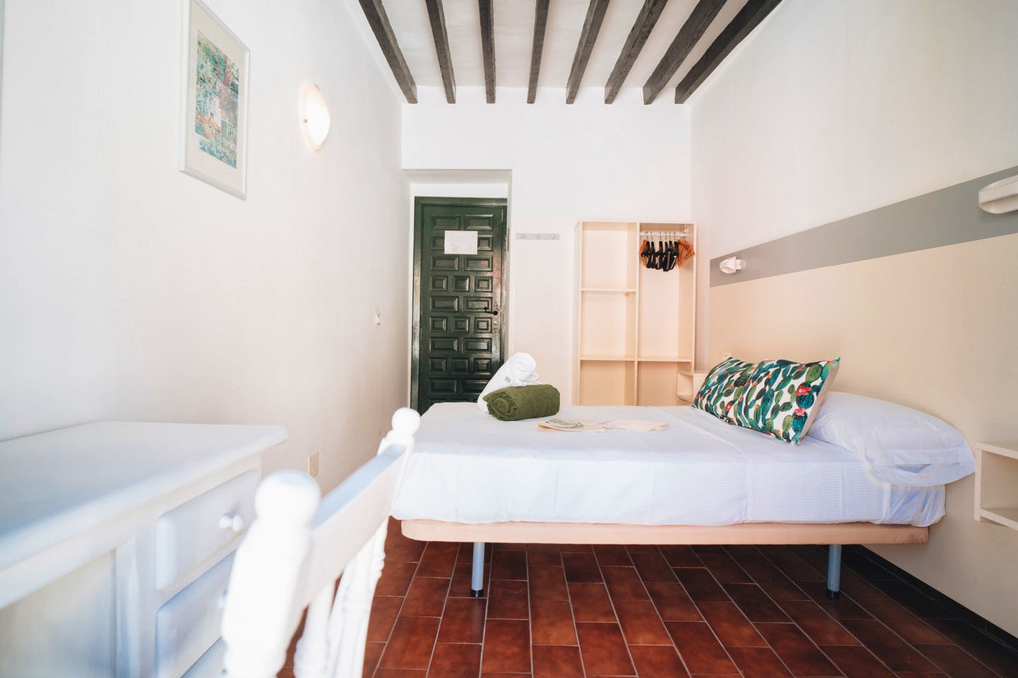 Double Room (double Bed) – Window - Sustainable Coliving and Coworking Oasis with Cultural Immersion in San Sebastian de La Gomera House - Gallery - 9