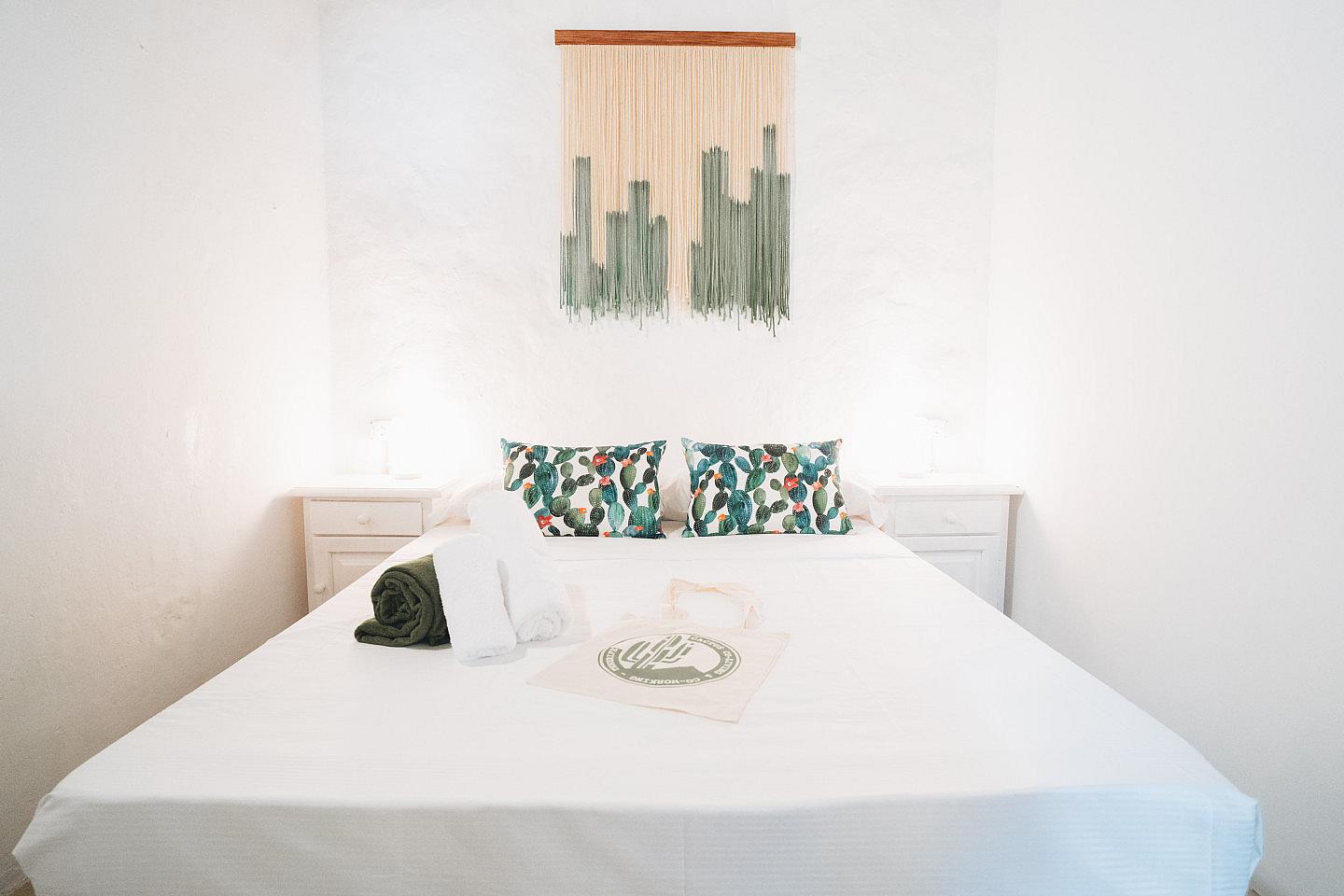 Double Room (double Bed) – Window - Sustainable Coliving and Coworking Oasis with Cultural Immersion in San Sebastian de La Gomera House - Gallery - 19