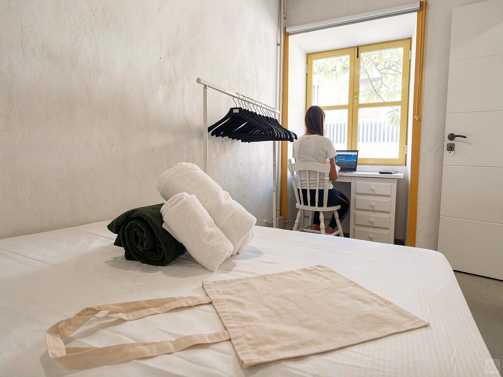 Double Room (double Bed) – Window - Sustainable Coliving and Coworking Oasis with Cultural Immersion in San Sebastian de La Gomera House - Gallery - 28