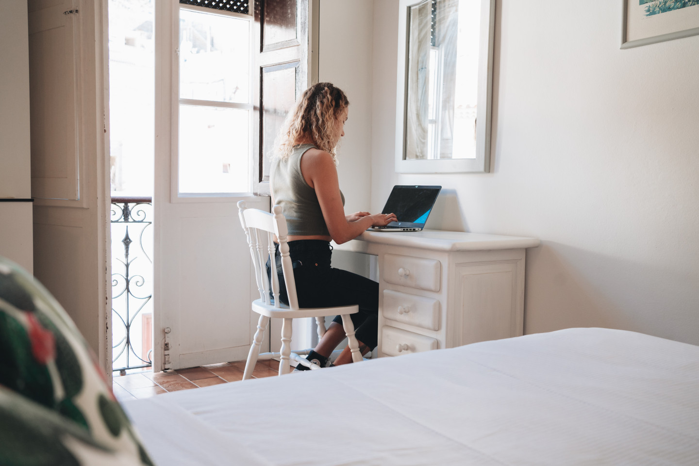 Double Room (double Bed) – Window - Sustainable Coliving and Coworking Oasis with Cultural Immersion in San Sebastian de La Gomera House - Gallery - 17