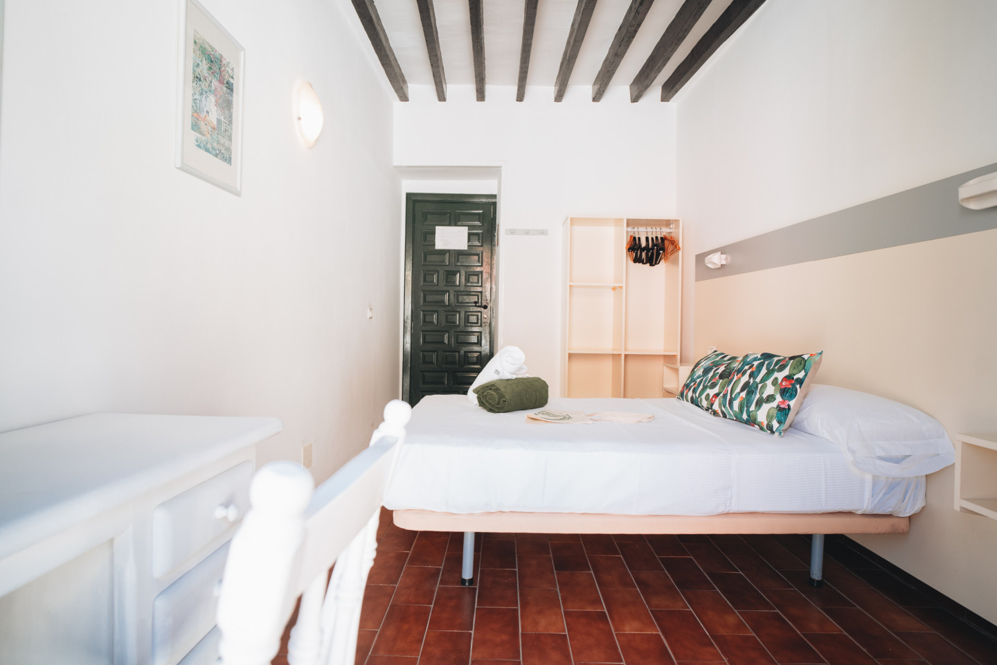 Double Room (double Bed) – Window - Sustainable Coliving and Coworking Oasis with Cultural Immersion in San Sebastian de La Gomera House - Gallery - 15