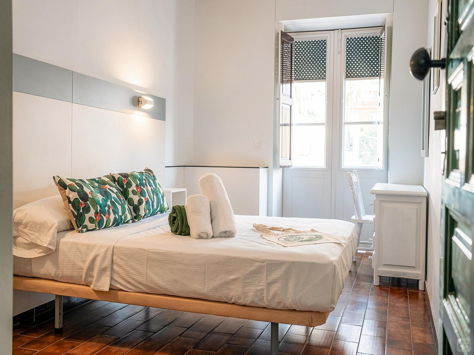 Double Room (double Bed) – Window - Sustainable Coliving and Coworking Oasis with Cultural Immersion in San Sebastian de La Gomera House - Gallery - 26