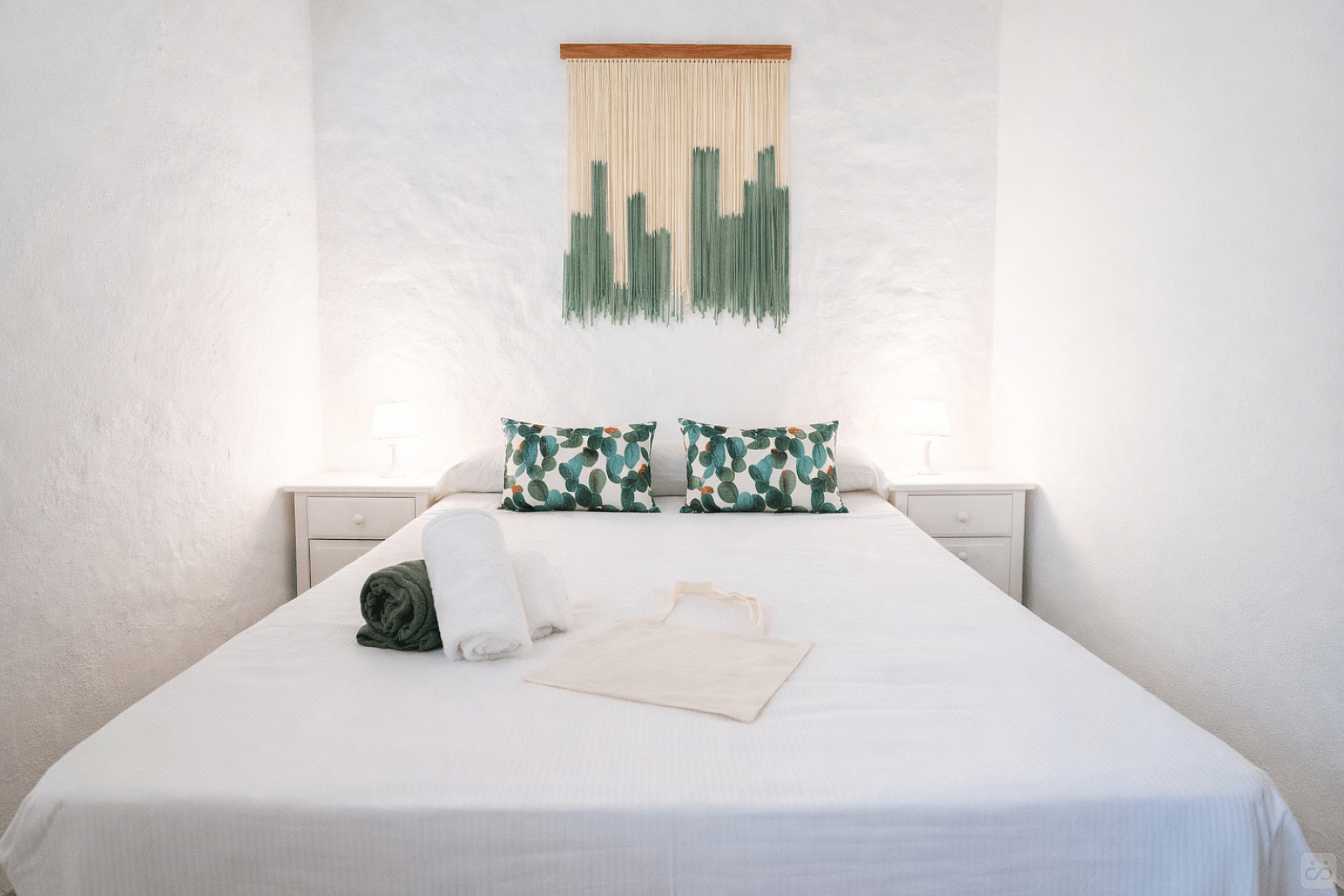 Double Room (double Bed) – Window - Sustainable Coliving and Coworking Oasis with Cultural Immersion in San Sebastian de La Gomera House - Gallery - 25