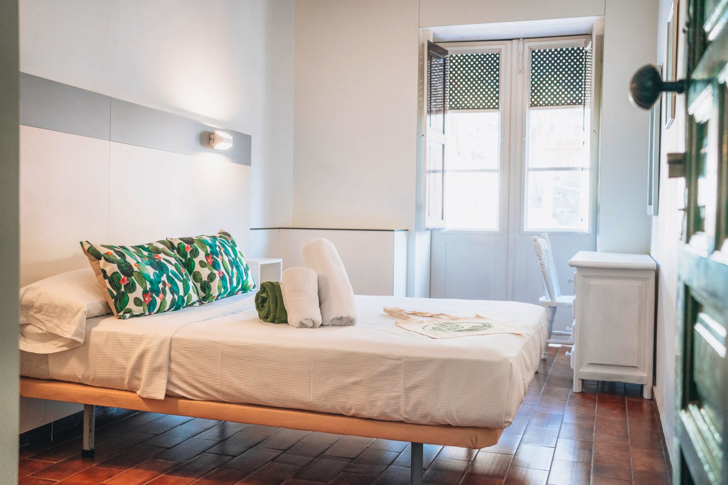 Double Room (double Bed) – Window - Sustainable Coliving and Coworking Oasis with Cultural Immersion in San Sebastian de La Gomera House - Gallery - 8