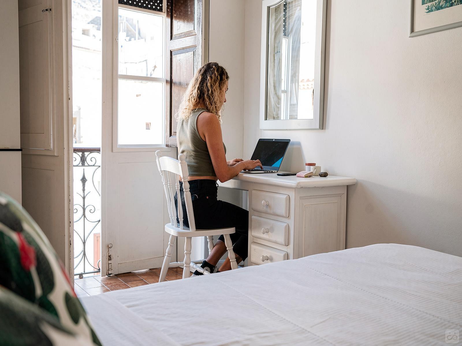 Double Room (double Bed) – Window - Sustainable Coliving and Coworking Oasis with Cultural Immersion in San Sebastian de La Gomera House - Gallery - 29