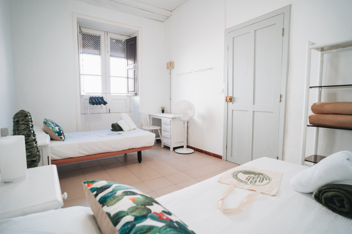 Bed In A 2-Bed Females Only Room - Sustainable Coliving and Coworking Oasis with Cultural Immersion in San Sebastian de La Gomera House - Gallery - 13